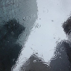 BAJO LA LLUVIA☁☔