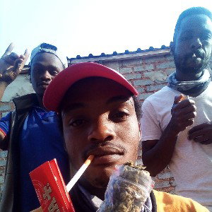 smoking weed n having fun😍