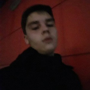 за закрытой дверью