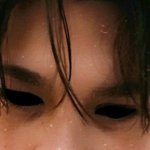 bles(black eyes)
