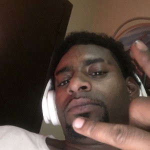 Sneaking geeking-Lil Dezzy 
