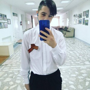 делаешь вид что любиш