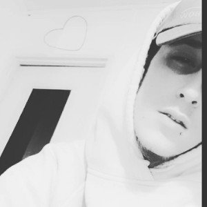 j'écris mes textes mais je sais pas rap c'est juste pour le délire