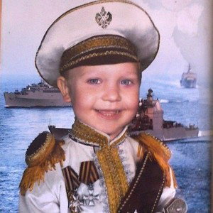 любил