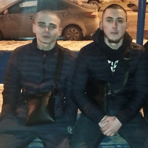 с красными глазами