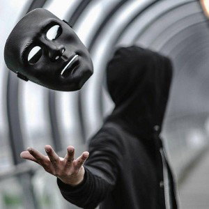 сиграл в два голоса.