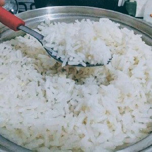 Eu fiz arroz pro meu irmão essa noite!