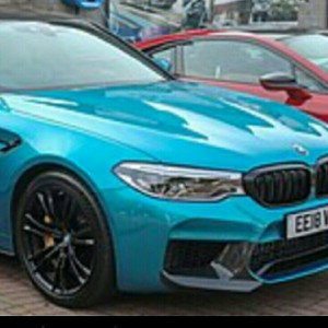 это синий BMW