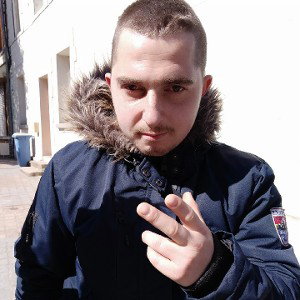 Dydy8ZO- Triste enfance