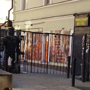Бежать смысла нет