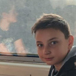 Саня поднялся