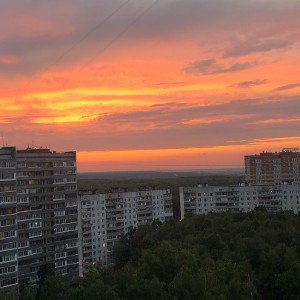 Девушка в платье