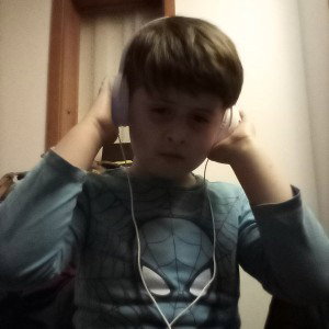 Juan Gerardo canta a todos