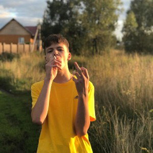 доебалась
