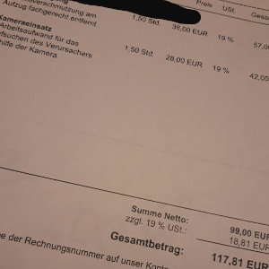"TAGS AN DEN WÄNDEN"