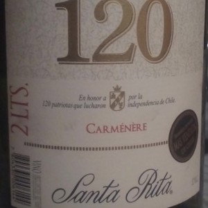 feliz con una botella🍷
