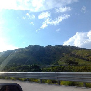 ir volando por hay 