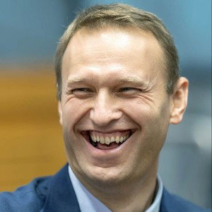 Человек лежит обоссан
