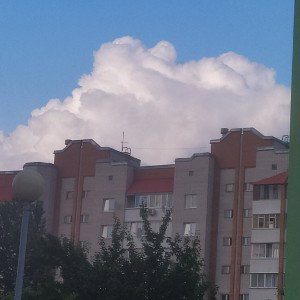 много денег