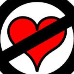  **Hay un sentimiento muerto en un corazón roto **_