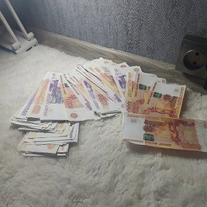 по глазам
