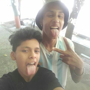 SALIENDO ADELANTE