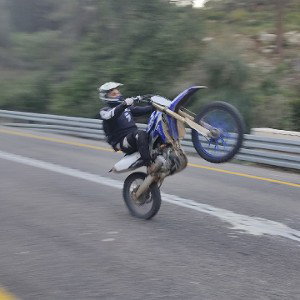 אל תהיו זונות ביץ׳