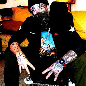 Maske.. boah geiler Rapper...🔞