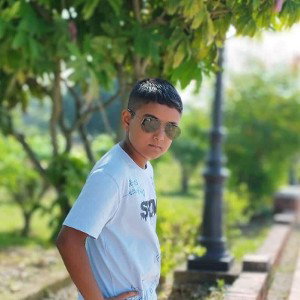 My pensil is very short yo yo my pensil is very short messi is the got and ronaldo is the biggest bot of the footballing