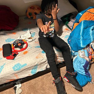Dmv    TAJ-MOODA
