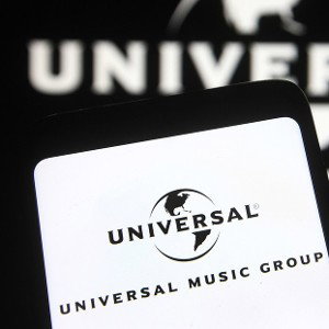 UNIVERSAL LLC. UMG 