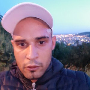 Militant à 100% et résistant 