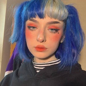 Maicon Küster - E-girl, a de cabelo azul