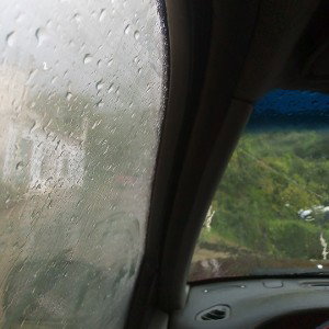 improvisación bajo la lluvia