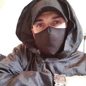 Máscaras na cara