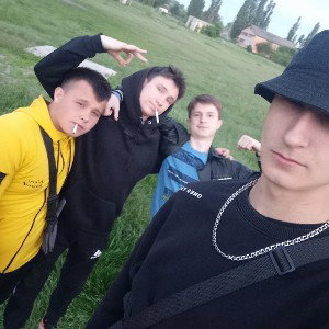 В руках АК😎