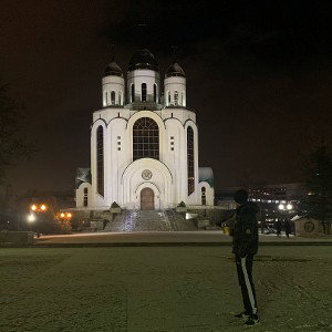 За закрытой дверью...