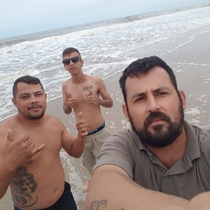 pedrada família 