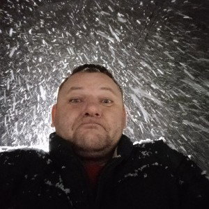 а с неба медленно снег опускался на землю