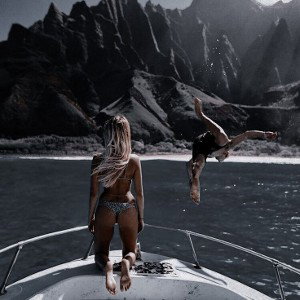 Жизнь - море, не цепляйся за его берега.

