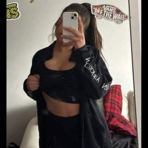 #quitate la blusa y el pantalón 
