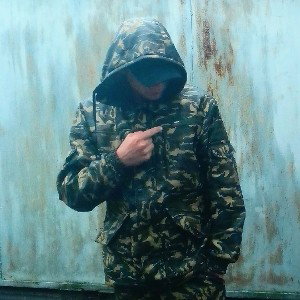 За спиной