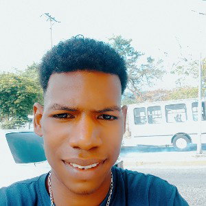Vengo con mis rimas
me subestimas,
me dices que no puedo,
llegar a la cima
mira que aquí me tienes,
dándote la cara
con 