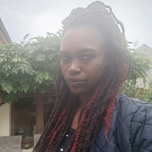 ici je chante ma vérité tu veux pas l'entendre
tu peux ne pas ecouter 
j'ai perdu mon temps à essayer 
ça fait 10 ans ec