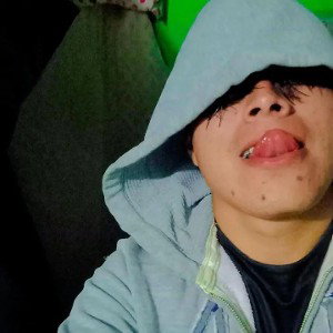 solo x la calle 
caminando
con un sigarro de mota 
eso me aloka
prendete atra
baisa 
me boy a abentar 
y otro churrito b