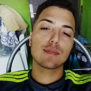 tentando mudar de vida ,  essa gostosa so pensar em chupar minha pica  engole essa poha  se engasgando na pica vai senta