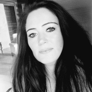 Ich bin Hermequeen aus Berlin und noch am leben ihr bekekommt mich nicht klein ich werde bald die Rapqueen sein.