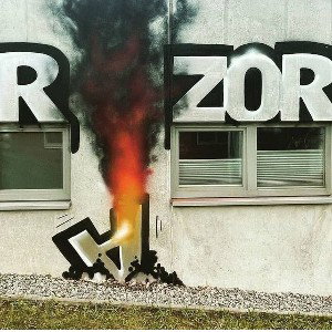 R.A.Z.O.R R.O.M.O.N.N.E