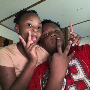 sis and bro action 