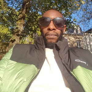 le roi compatriote pour l'honneur de la famille merci pour les amis bang bang